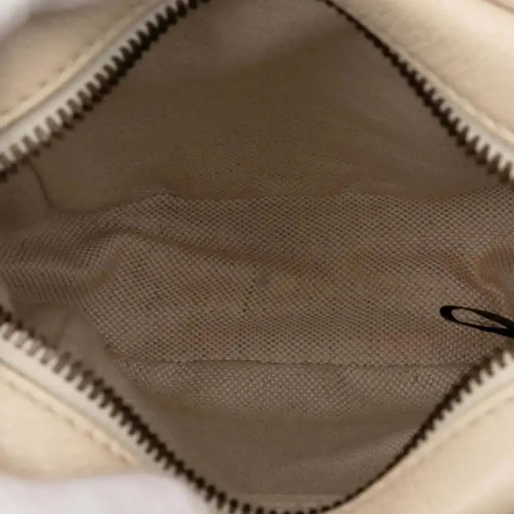 GUCCI White Leather Shoulder Bag - Picture 4 of 6